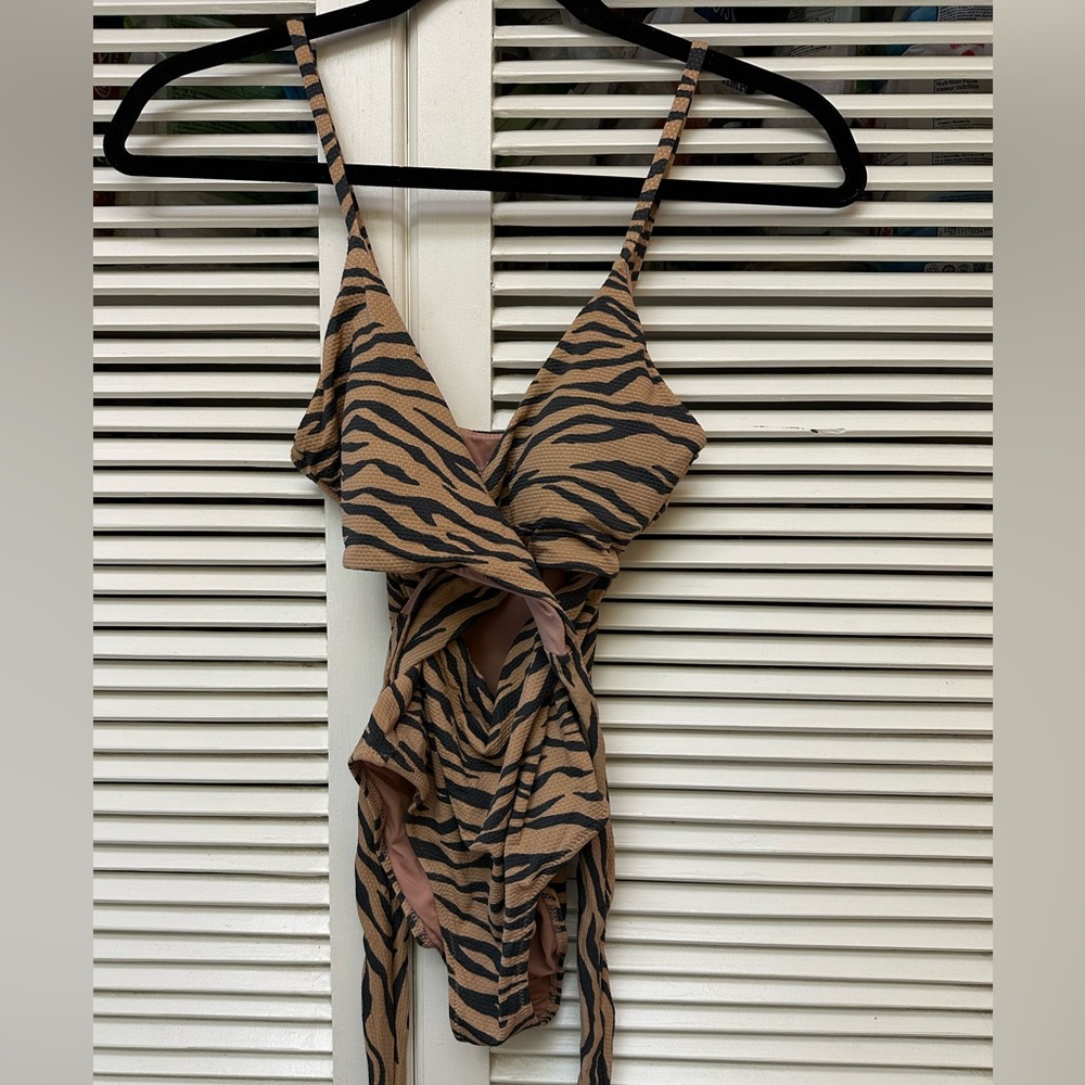Aerie Pique Animal Print Wrap One Piece Swimsuit Size Small - Picture 4 of 12